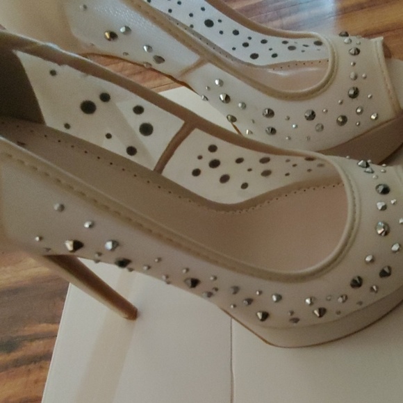 Awesome heels with studs - Picture 7 of 7